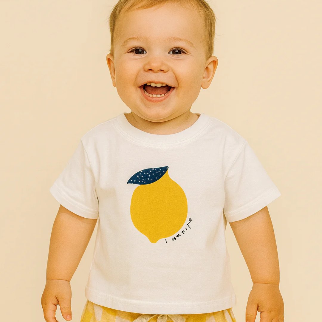 MomoriiOfficial's tweet image. Little sunshine, big style. 🍋☀️ #FreshAndFun
#LittleLemon #BabySummerStyle #TinyTrendsetter #SunnyDayStyle #BabyOOTD #PlaydateReady #MiniStyleStar #CitrusCutie