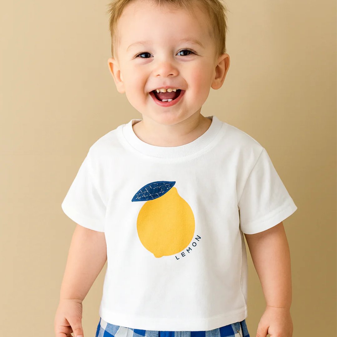 MomoriiOfficial's tweet image. Little sunshine, big style. 🍋☀️ #FreshAndFun
#LittleLemon #BabySummerStyle #TinyTrendsetter #SunnyDayStyle #BabyOOTD #PlaydateReady #MiniStyleStar #CitrusCutie