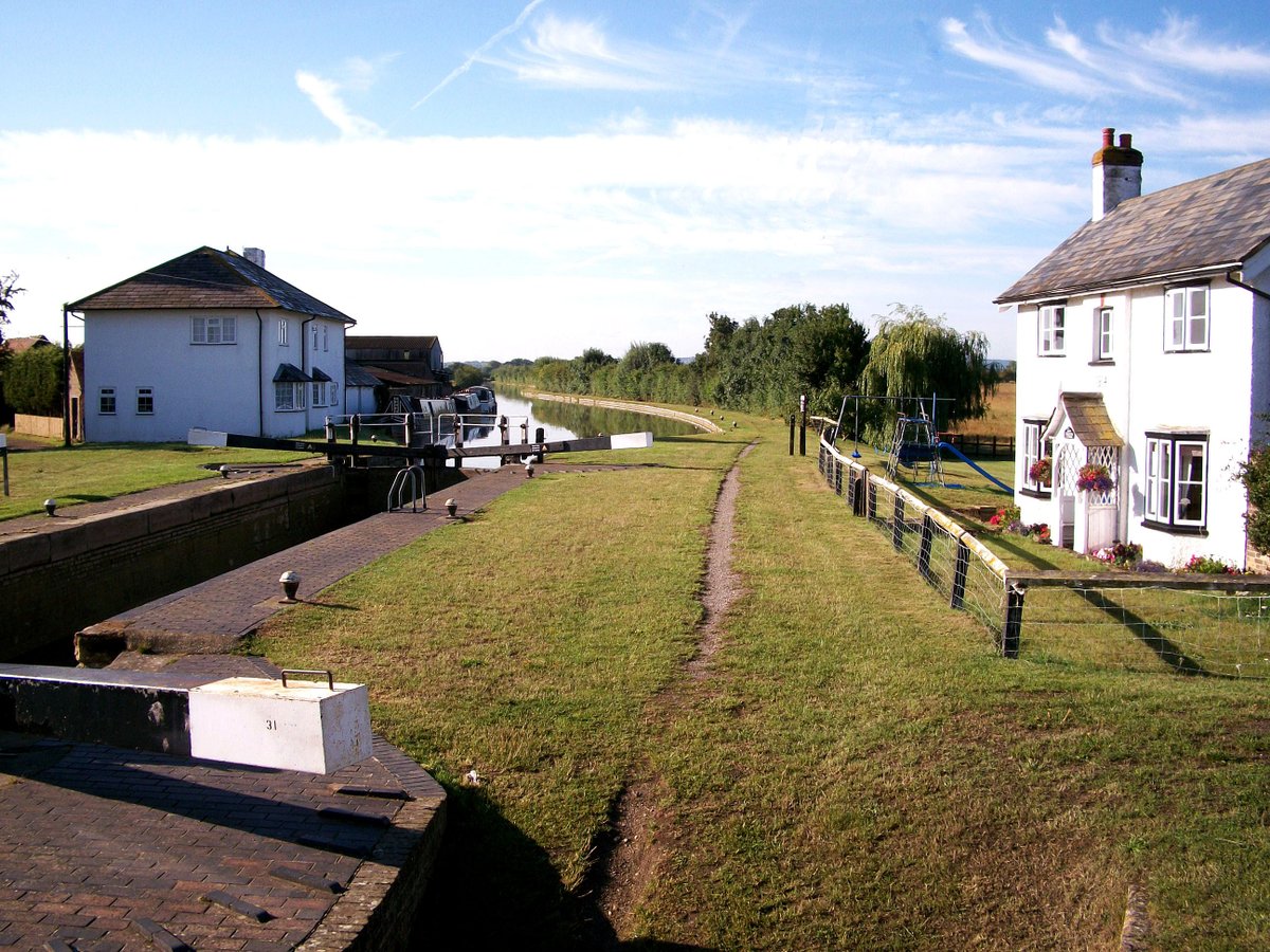 retired_tom's tweet photo. My photos from #August 2010

#CanalRiverTrust #GrandUnionCanal #Horton #Ivinghoe #Lock #LockCottage #Narrowboat #Reflections 

#Canals &amp; #Waterways can provide #Peace &amp; #calm for your own #Wellbeing #Lifesbetterbywater #KeepCanalsAlive https://t.co/AFxXthWigd