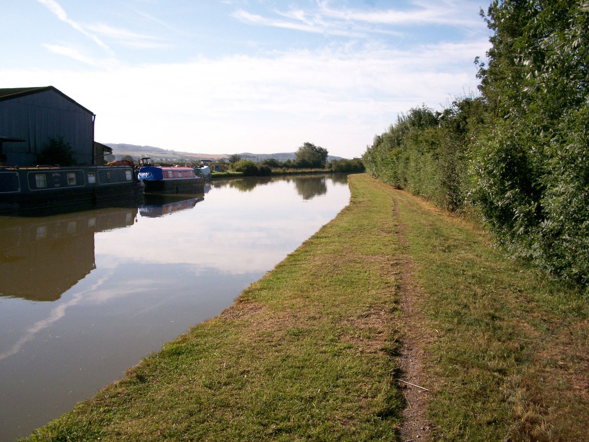 retired_tom's tweet photo. My photos from #August 2010

#CanalRiverTrust #GrandUnionCanal #Horton #Ivinghoe #Lock #LockCottage #Narrowboat #Reflections 

#Canals &amp; #Waterways can provide #Peace &amp; #calm for your own #Wellbeing #Lifesbetterbywater #KeepCanalsAlive https://t.co/AFxXthWigd
