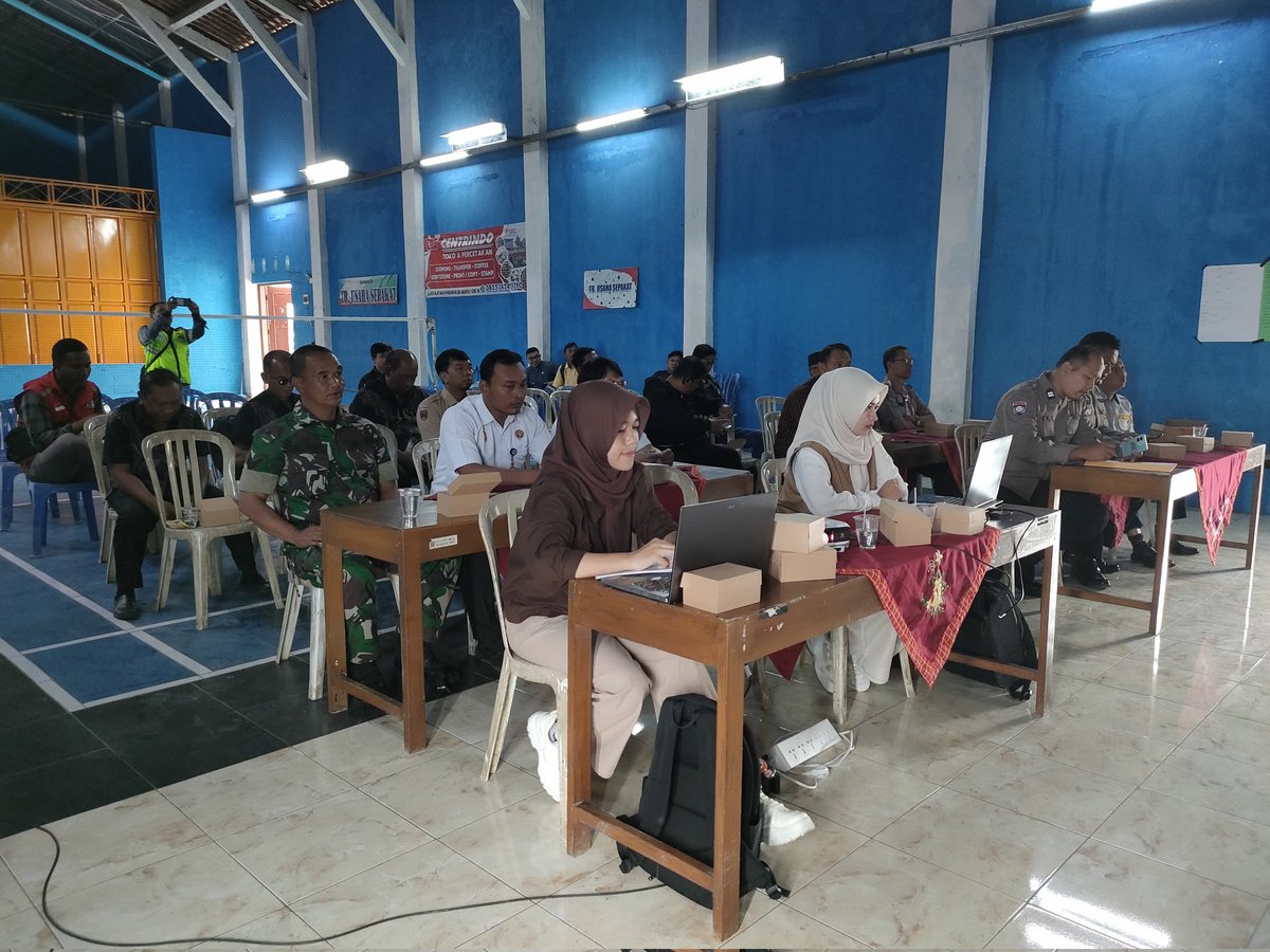 ppks01's tweet photo. Dengan akan segera dimulainya pekerjaan Rekonstruksi jalan di Simpang 4 Buntu dilaksanakan rapat sosialisasi dan koordinasi dengan instansi terkait.
Acara ini dilaksanakan di GOR kantor Desa Sidamulya, kecamatan Kemranjen, kabupaten Banyumas.
@dpubmckjateng https://t.co/k9sd0700kg