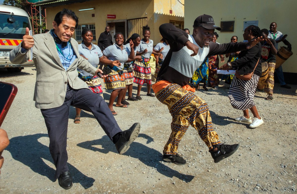 FGFJ_en's tweet photo. The JATA project at Bauleni Health Centre started with a show of how community health workers sing, dance & beat the drums to gather people when they go out to do outreach & TB screening. The visit also allowed Diet Task Force members to see firsthand the use of FujiFilm’s portable X-ray machine, which enable easier delivery of services.