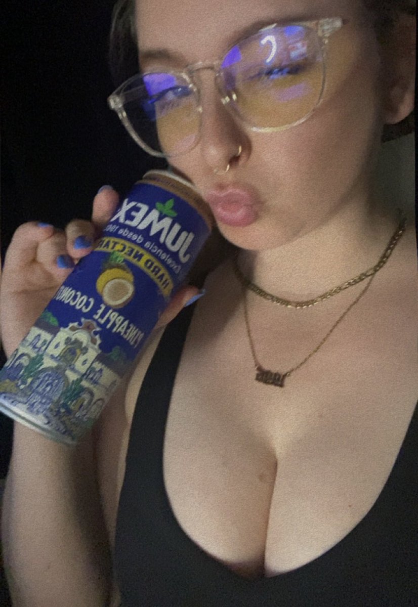 TIKTOK TIME FT. ONE OF MY MODS :3 come thru &amp; say hi 

💘 twitch.tv/scorpiogirlfri… 💘