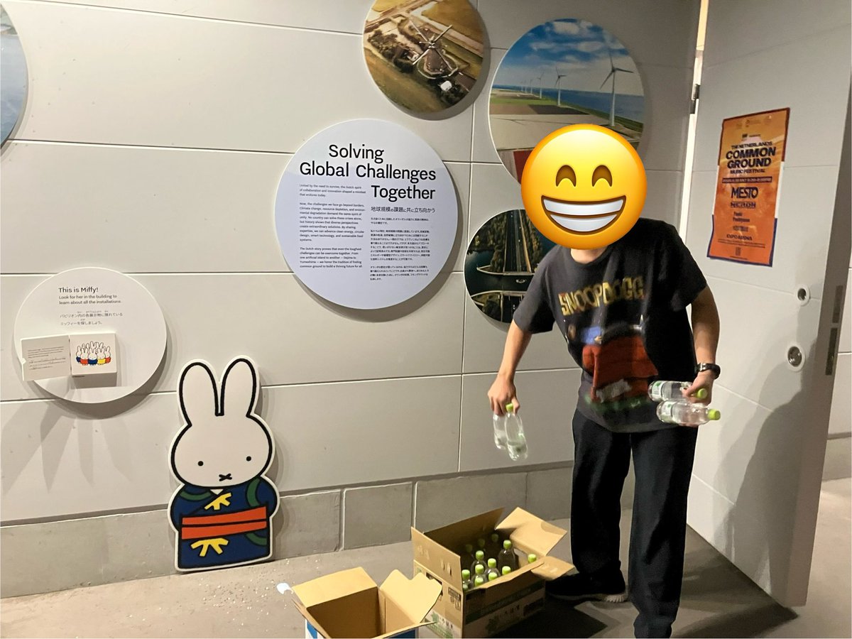 HIBI_KI_VR's tweet photo. 昨夜の万博オランダパビリオン

一部開放&amp;水、炭酸水配布
→ミッフィーのステッカーを配る
→ミッフィーと写真を撮れると長蛇の列
→ミッフィーの耳もつけて楽しむ

とまあ、素晴らしかった！オランダ館開くのも早かったし、日本人が楽しめるコツをわかってるな…！？さすが鎖国中からの付き合いだな！ https://t.co/jok7RACgv8