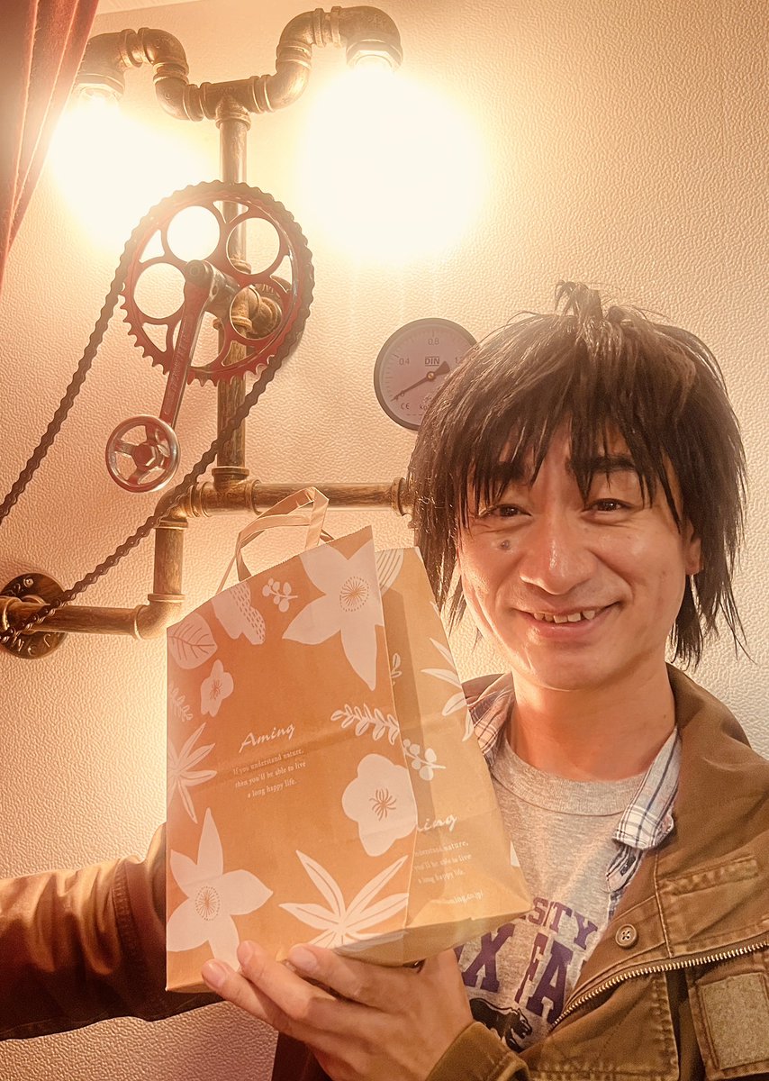 G__takashi's tweet photo. 「ガリレオの目」(サイコロの目ではない)日替わりゲスト終了。一緒にコーナーを担当していただいた池田さんと近藤さん。お疲れさまでした😊
ずっと気になってて未読だった「チ。」を読み始めたのですが、めちゃくちゃ面白いですわ。。こりゃ地球は回ってますわ🌏 https://t.co/xhQN5qU1QV