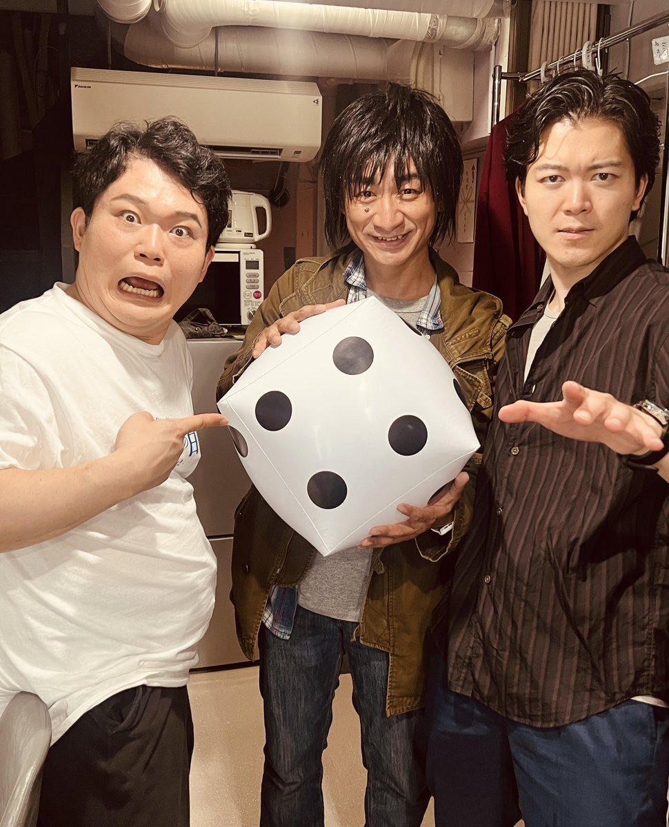 G__takashi's tweet photo. 「ガリレオの目」(サイコロの目ではない)日替わりゲスト終了。一緒にコーナーを担当していただいた池田さんと近藤さん。お疲れさまでした😊
ずっと気になってて未読だった「チ。」を読み始めたのですが、めちゃくちゃ面白いですわ。。こりゃ地球は回ってますわ🌏 https://t.co/xhQN5qU1QV