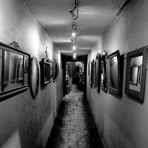 bnitellsghstory's tweet photo. horror psicológico ot8 • sussurros
eles entraram rindo. mas, logo, a casa começou a sussurrar segredos que ninguém nunca contou.
#holyween https://t.co/5CztK8Odd8