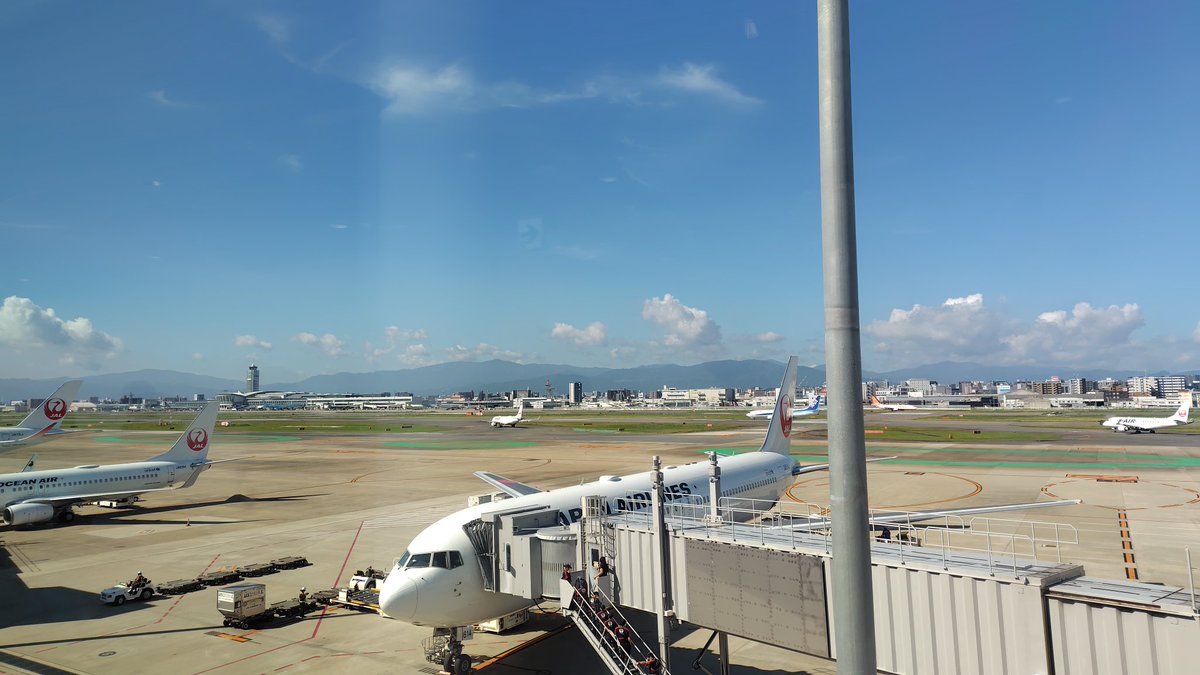 junjun417's tweet image. 朝二番の飛行機で福岡へ。
めっちゃ晴れてる。
暑い。
東京でたときは25度で涼しかったのに（朝、５時）