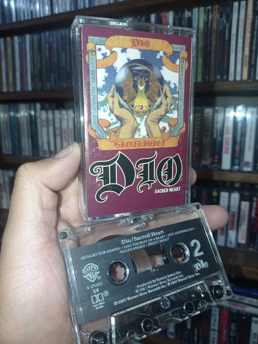XIBILXIC's tweet photo. 12 13 or 15/08/85 august It doesn't matter what day it was released, the joke is that Sacred Heart of @OfficialRJDio 🇺🇲 is turning 40 years old, a life of rocking out 🤘😎🤘 #Dio #SacredHeart #DioForever 🤘🤘🤘🤘 #CassetteMania https://t.co/di5giZGDoz