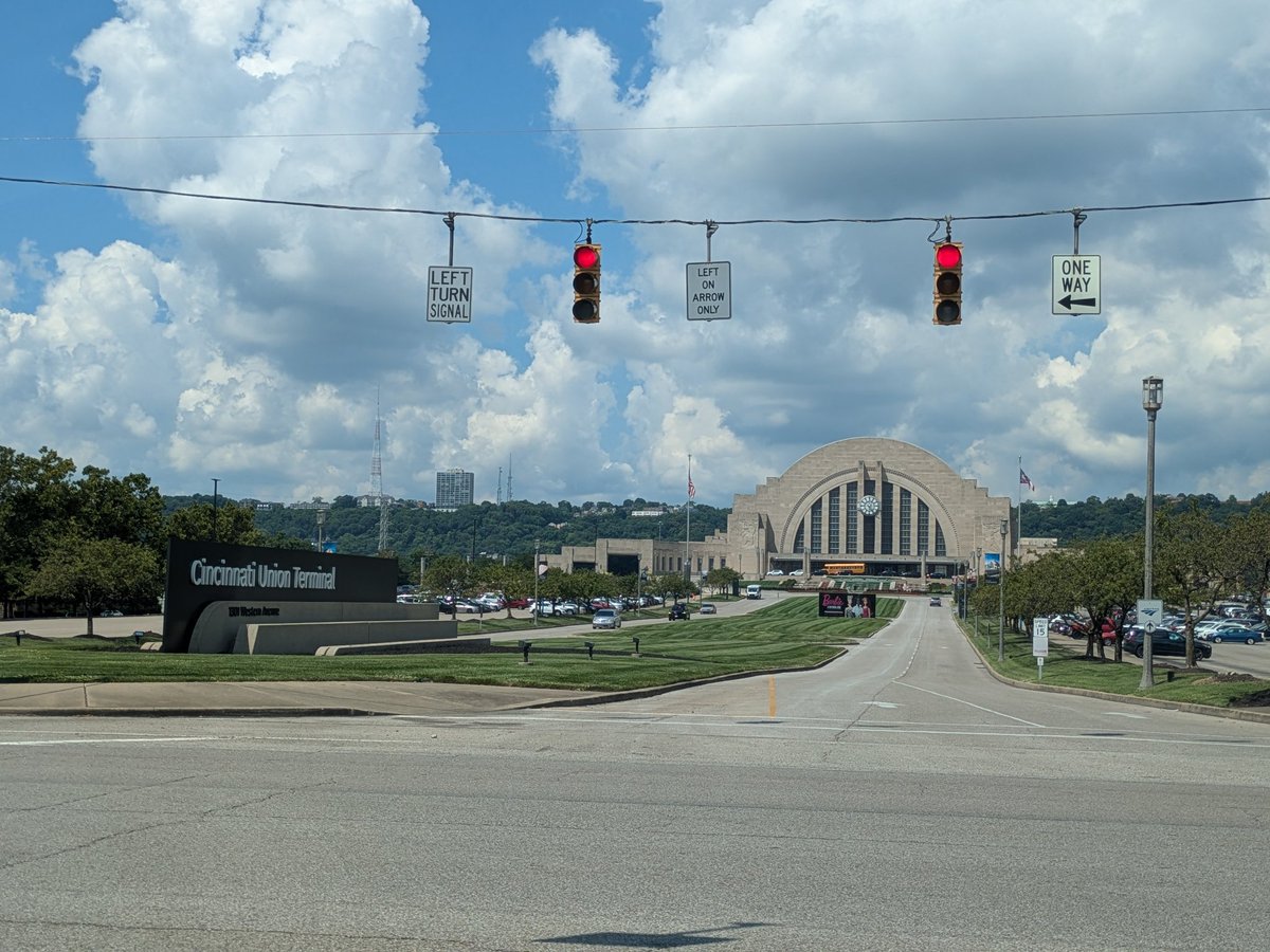 LuaRhonald's tweet photo. Cincinnati Union Terminal, the Justice Gang headquarters and inspiration for the Hall of Justice https://t.co/pdQE2lRBj4