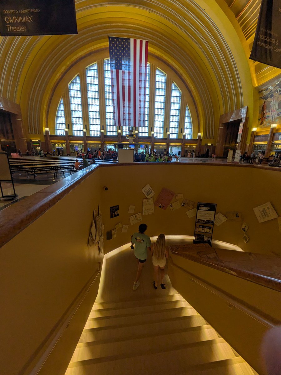 LuaRhonald's tweet photo. Cincinnati Union Terminal, the Justice Gang headquarters and inspiration for the Hall of Justice https://t.co/pdQE2lRBj4
