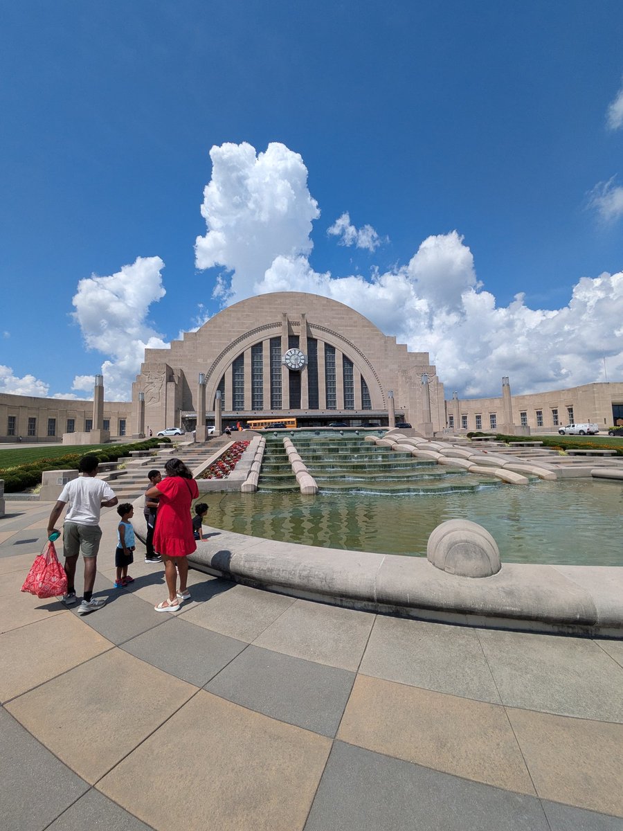 LuaRhonald's tweet photo. Cincinnati Union Terminal, the Justice Gang headquarters and inspiration for the Hall of Justice https://t.co/pdQE2lRBj4