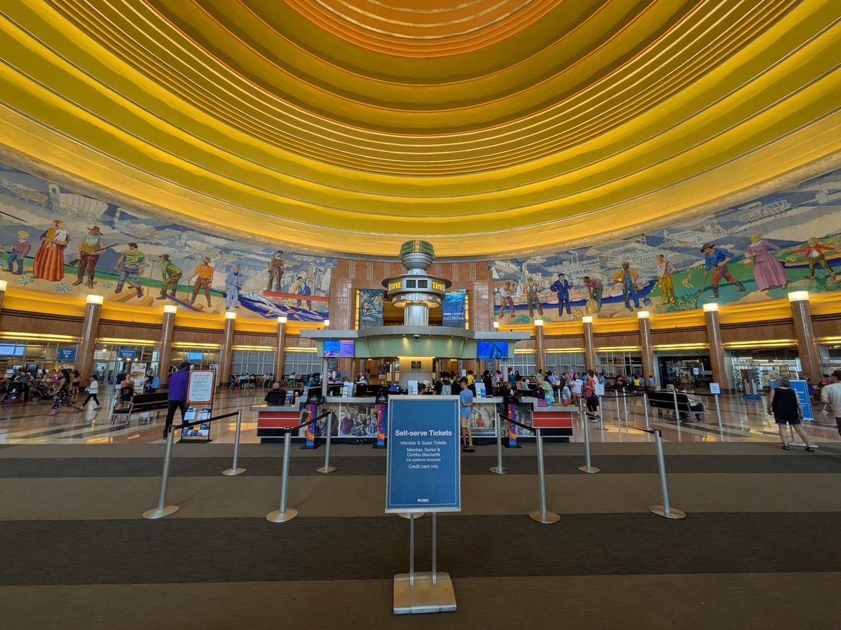 LuaRhonald's tweet photo. Cincinnati Union Terminal, the Justice Gang headquarters and inspiration for the Hall of Justice https://t.co/pdQE2lRBj4