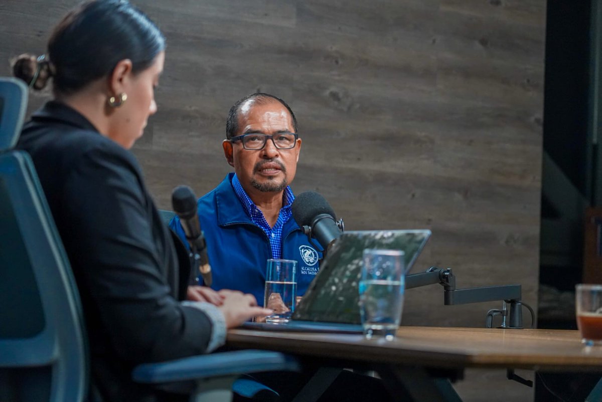 <a href="/GermanMunozSS/">German Muñoz</a> <a href="/DesechoSolidos/">Desechos Sólidos San Salvador</a> <a href="/GermanMunozSS/">German Muñoz</a>:" Debido a la falta de educación ambiental por un porcentaje de la población, estamos tomando acción monitoreando alrededor de 63,000 unidades entre posos, tuberías, ríos y tragantes que no afecten el entorno".