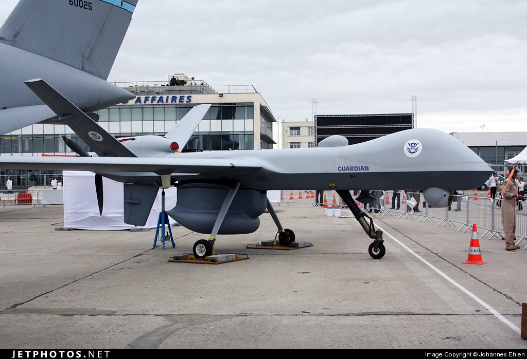 blogdelosguachs's tweet image. Dron espía #AE2FD0 
Estaría buscando en el estado de mexico a uno de los 10 más buscados por el FBI se trata de Ryan James Wedding un atleta olímpico acusado de tener las rutas más grandes de droga en el continente americano