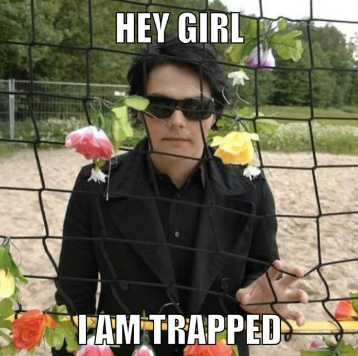 random dumb mcr photos i cant explain that made me giggle, a very self indulgent 🧵