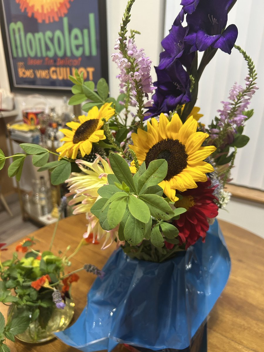 FoodStringer's tweet image. Absolutely fantastic arrangement from the Wausau Farmers Market to-day! Incredible, massive DAHLIAS! 3  gorgeous sunflowers! Stunning lavender thistles! A DEEP purple gladiola! Spectacular Obedient plant!  Feeling blessed!