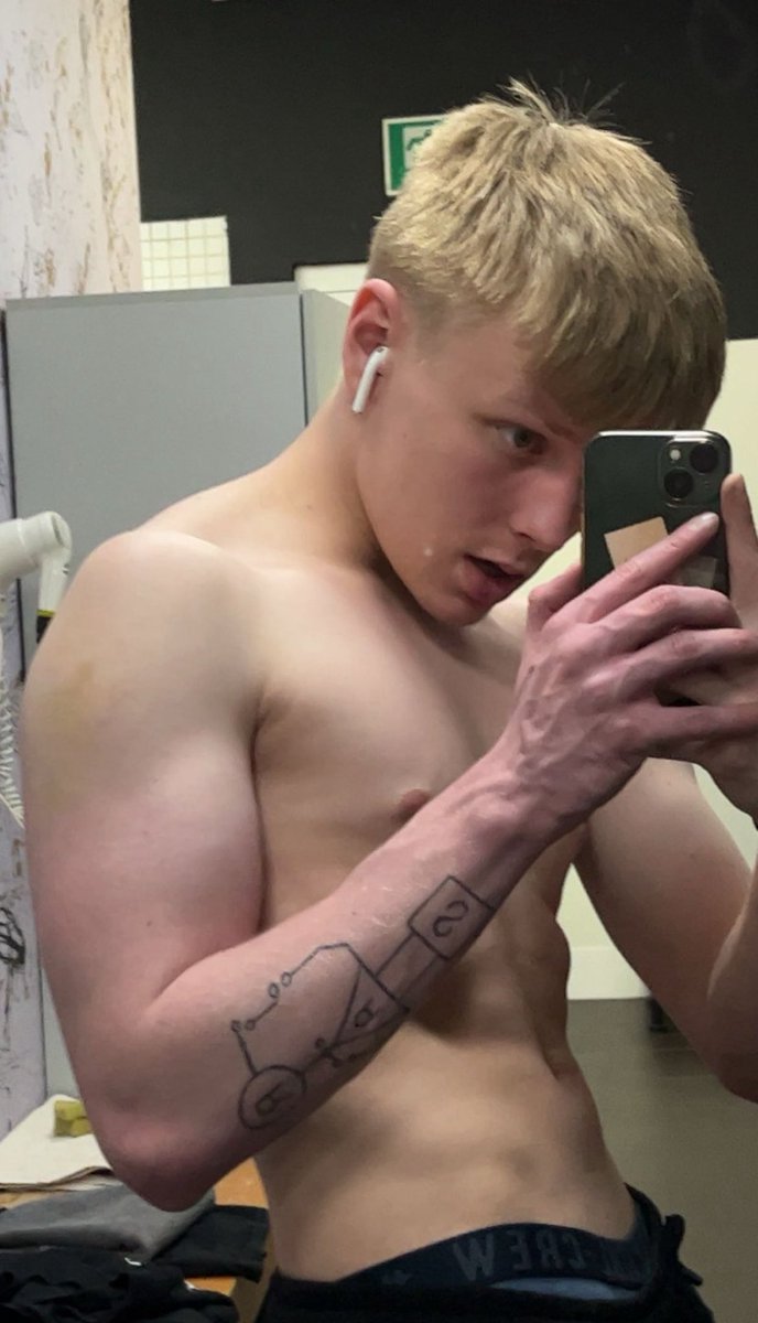 Sharing all my favorite moments and more… 😏
Come see the full side of me, you won’t regret it 🔥
Link is here 💖

onlyfans.com/blondeguyunloc…