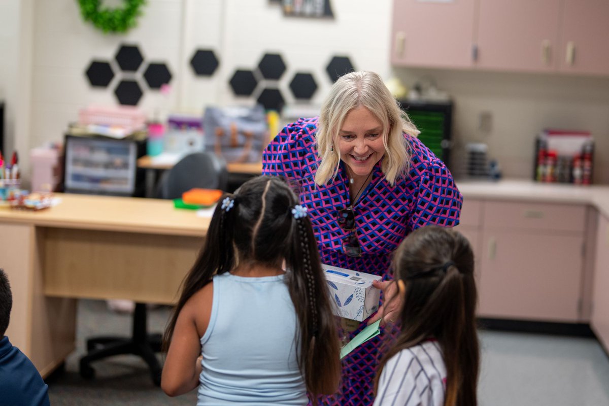 SVVSD's tweet photo. Longmont Estates is soaring into the 2025–2026 school year. From the first cheerful greetings at drop-off to the excitement of meeting new teachers and friends, today set the stage for a year full of discovery, growth, and achievement. #StVrainAdvantage #StVrainStorm #PublicSchoolAdvantage
