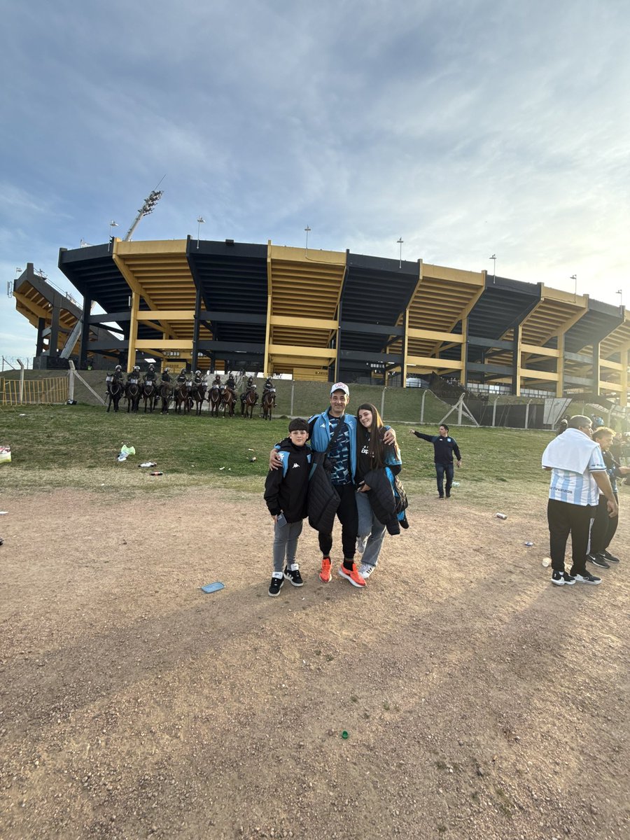 No era tan fácil no? A los que apuntaban con los dedos y daban cátedra desde el sillón recuerden mantener la humildad y saber que cada día se puede mejorar, recuerden que cada día es un paso adelante y vamos Racing de nuestras vidas, porque Racing somos todos los que lo amamos 💙