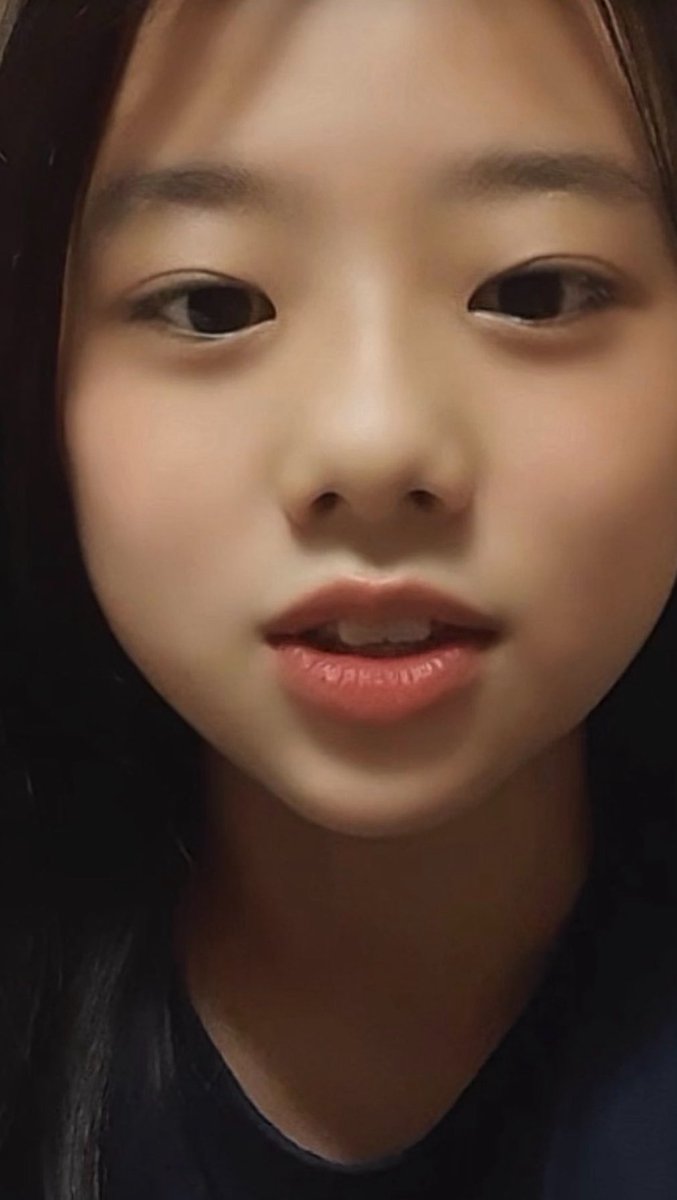 3Knh3's tweet photo. 誰かこの子のフル動画持ってる方いませんか？？自分が持ってる豚鼻動画もしくは画像と交換したいです https://t.co/oOten9BuCH