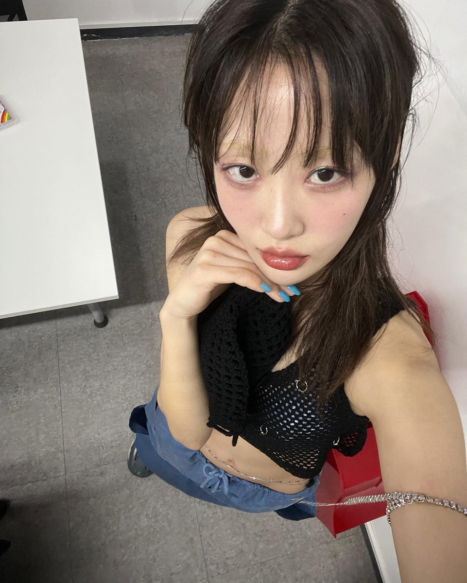 taegibvtch's tweet photo. Streets are saying Yves is an industry plant with an aesthetic fabricated by her company when this was her before she ever even met those people😭 https://t.co/utTV6Hm2si
