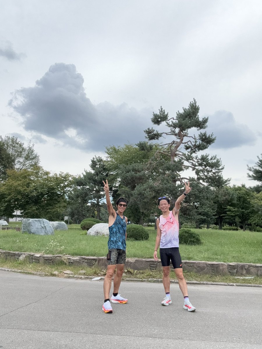 ichiken5050's tweet photo. 朝ゼーハー🏃‍♂️‍➡️💨
オヂサンフタリゼーハー

3回目となった
@runner_syun さんとの練習。
今年は旭川開催！

トラックがあいにく一般利用できなかったので競技場周りでゼーハー。

しゅ→さん速い！

来年は美唄開催です！

しゅ→さんありがとうございました！

#OFZ
#オヂサンフタリゼーハー https://t.co/Njr9UJoD28