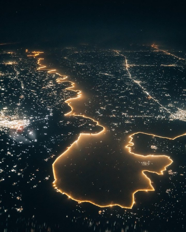 Incredible Borders around the world 🧵

1. India and Pakistan (India is on the left)