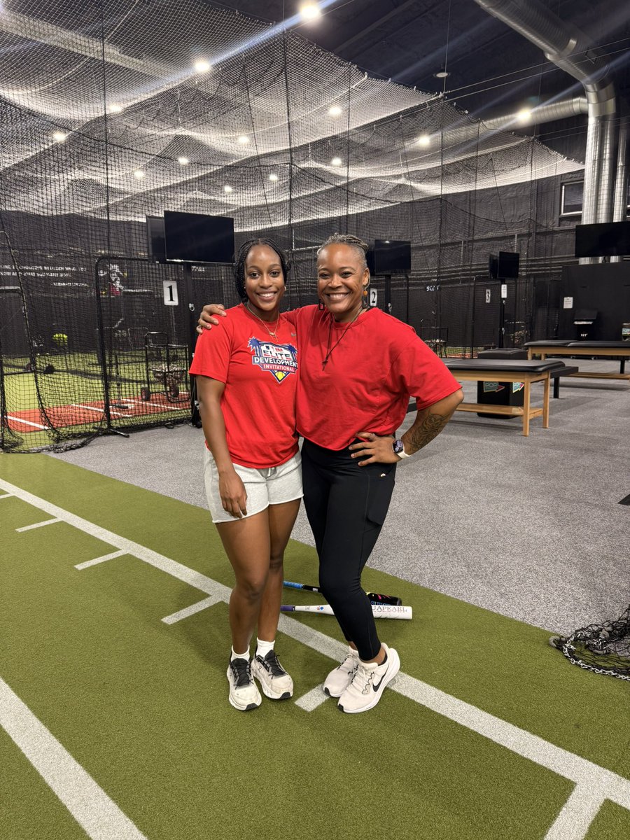 Last hitting lesson with <a href="/hittingwithmac/">@hittingwithmac</a> before I start my journey in Las Cruces, NM.   So blessed to have <a href="/iyhiamac/">Dr. M•A•C</a> as a part of my softball journey.