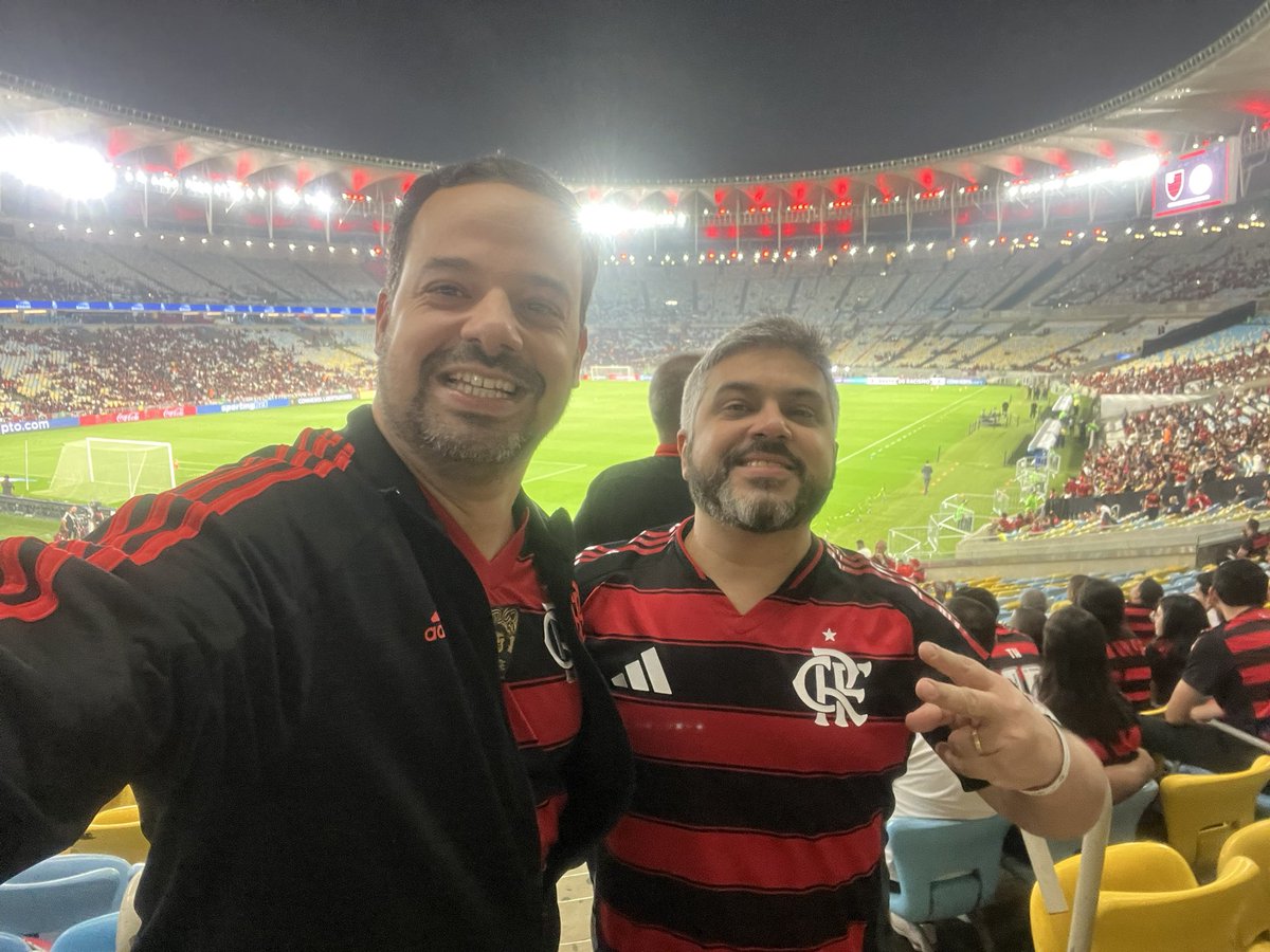 Schettini10R's tweet photo. Juntos pelo Tetra!🙏🏻🔴⚫️❤️⚽️ #FlamengoxInter #Libertadores2025 https://t.co/Nq3LZgFiTD