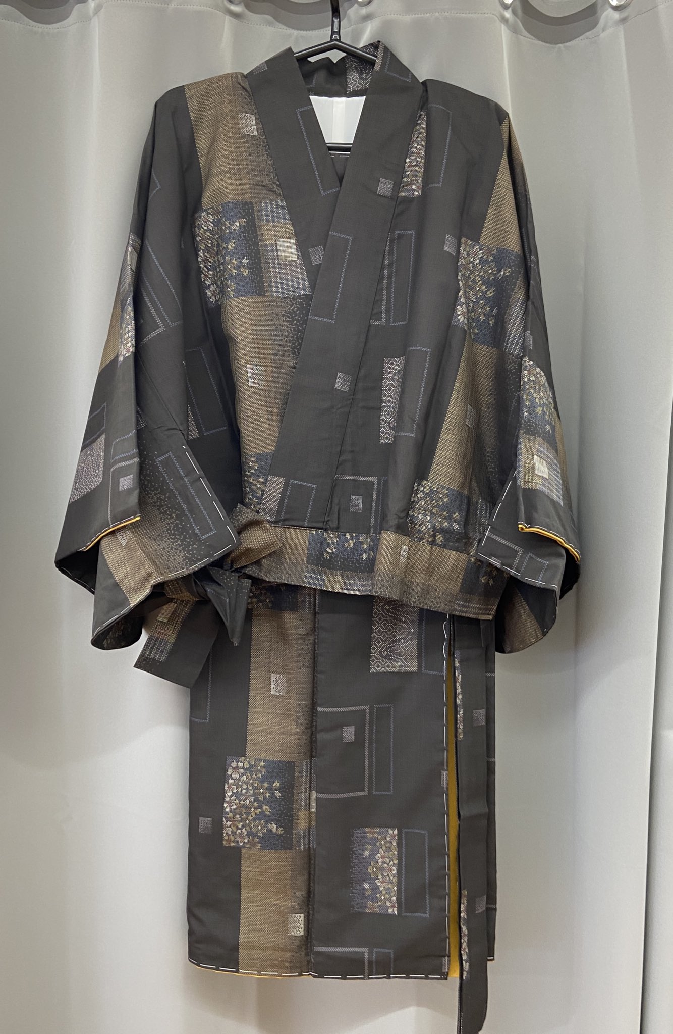 大島紬　アンサンブル付き　しつけ糸　新品　柄も良し 大島紬 アンサンブル付き しつけ糸 新品 柄も良し - メルカリ