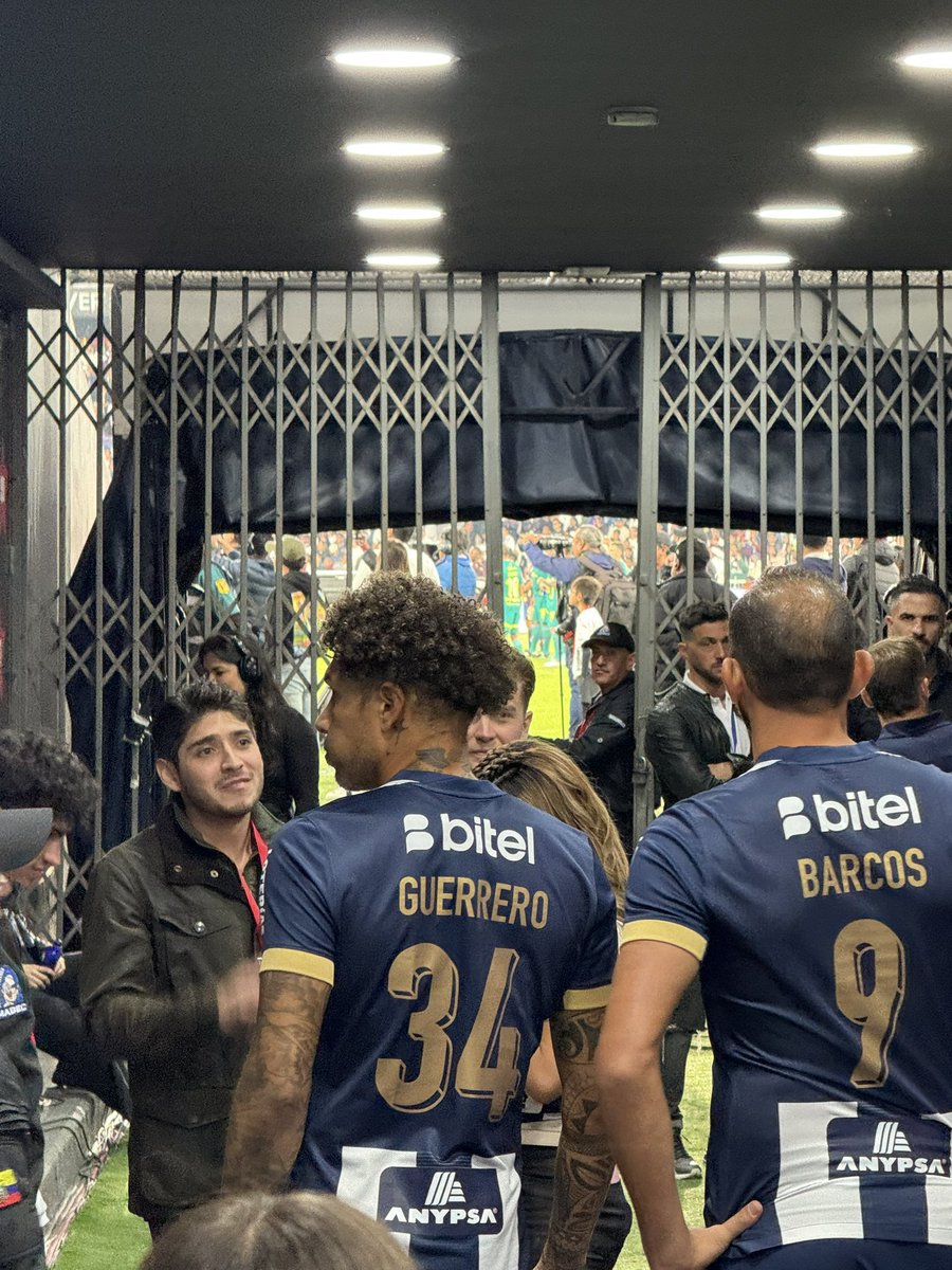 Aliancismo_1901's tweet photo. Aún no nos damos cuenta de la dimensión y la suerte que tenemos al ver a Hernán Barcos y Paolo Guerrero en el plantel. https://t.co/PuZy00dIfn