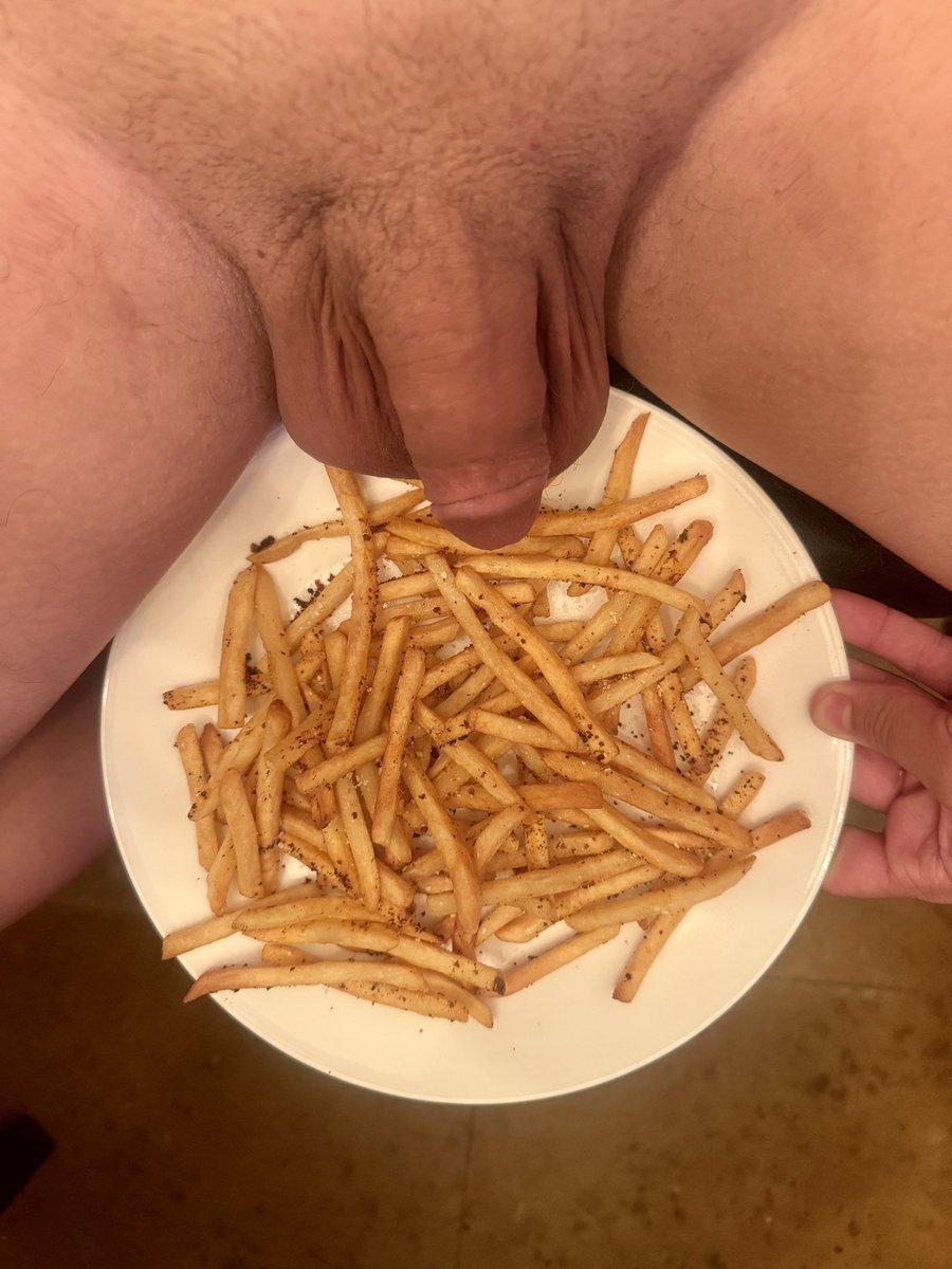 MDlongjohn's tweet photo. I’ll take a freshly shaved cock with a side of 🍟, thanks bruh https://t.co/lCgo3Ll1b7