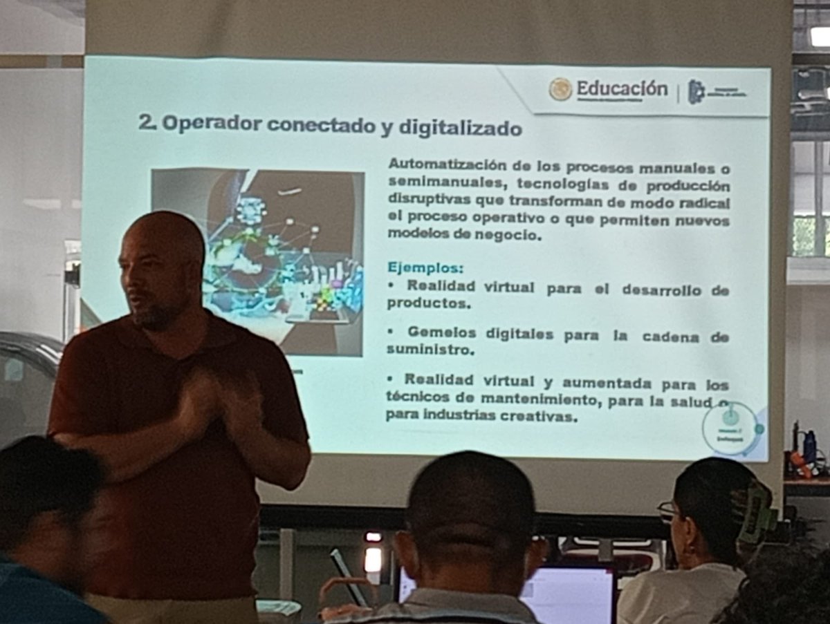jorgecce's tweet photo. Compartí con los profesores del @TecNM_MX Mérida sobre Industria 4.0 y el modelo Talento Emprendedor. ⚙️🚀
Su compromiso con los futuros emprendedores es inspirador. Gracias, Mónica López, por la invitación.

#Industria4_0 #TalentoEmprendedor #TecMérida https://t.co/WmxsIXTjc2