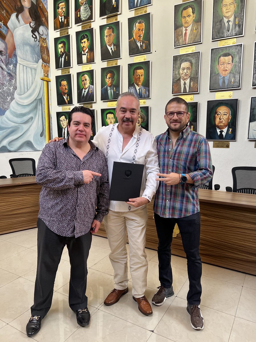 charliedelvalle's tweet image. Un líder inspira y motiva a su equipo, mientras que un jefe se centra en la autoridad y el control. 🏆 Chambeando ando 🫵🏻 ¡Que se vea el nivel! Fundación Honoris Causa Internacional #FHCI 🫡 Jalisco is Trendy 🥇 #Tequila 👑 #Jalisco 🇲🇽