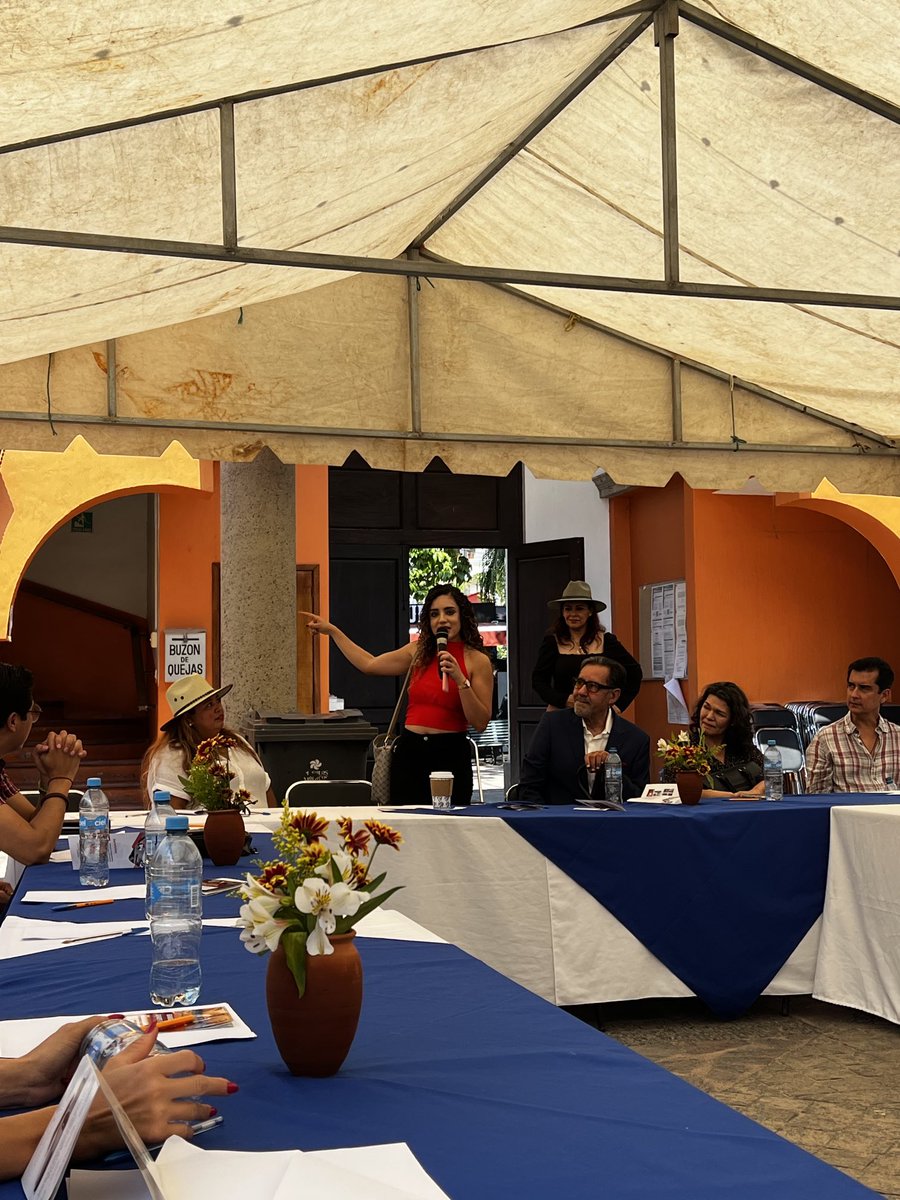 charliedelvalle's tweet image. Un líder inspira y motiva a su equipo, mientras que un jefe se centra en la autoridad y el control. 🏆 Chambeando ando 🫵🏻 ¡Que se vea el nivel! Fundación Honoris Causa Internacional #FHCI 🫡 Jalisco is Trendy 🥇 #Tequila 👑 #Jalisco 🇲🇽