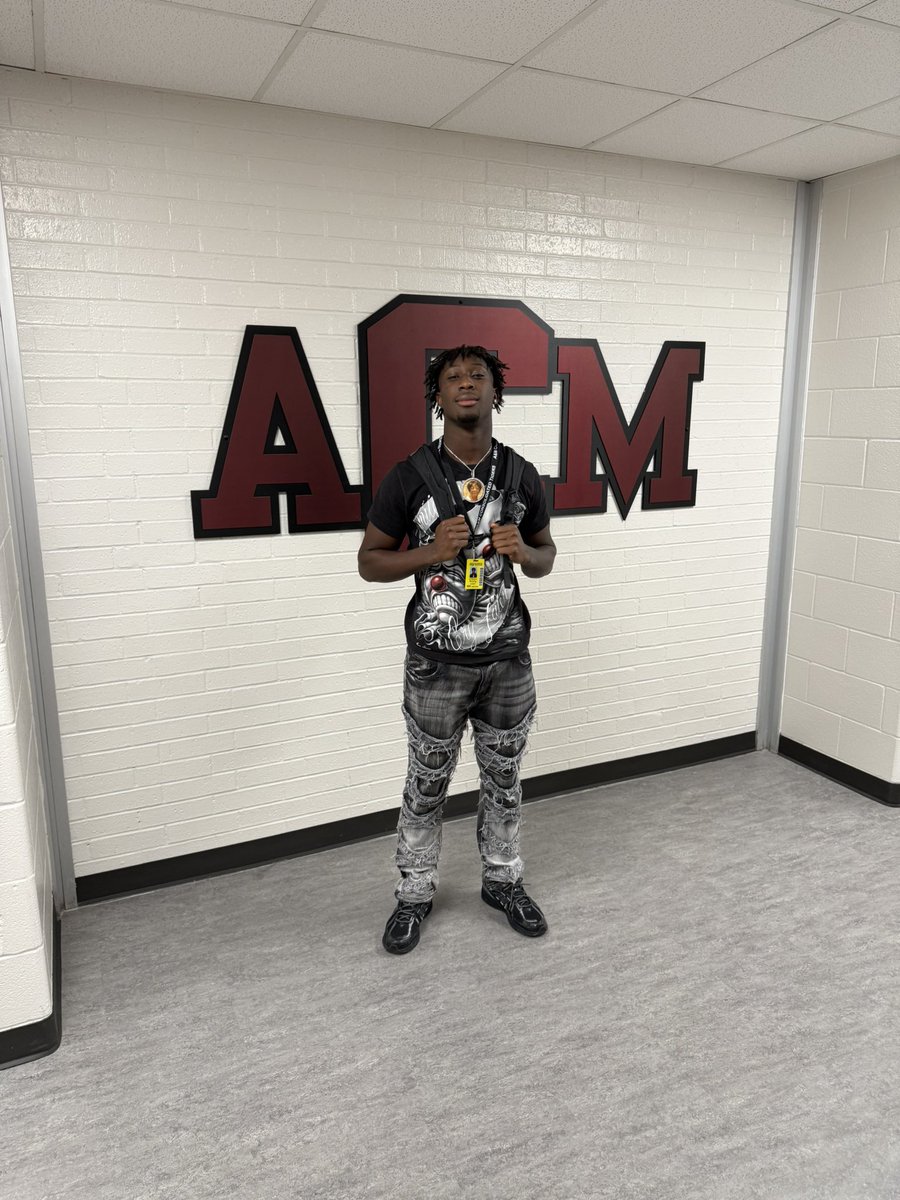 Consolboyshoops's tweet image. Rollin’ 26
@JaMooring #FirstDayFits 🐅