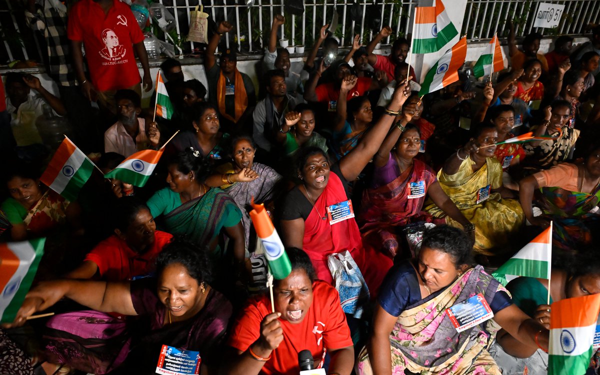 In a late night operation on Wednesday, the police detained all the conservancy workers of the Greater Chennai Corporation, who have been staging a protest for the past 13 days demanding that privatisation of conservancy operations be dropped in two zones of the city. Nearly 400