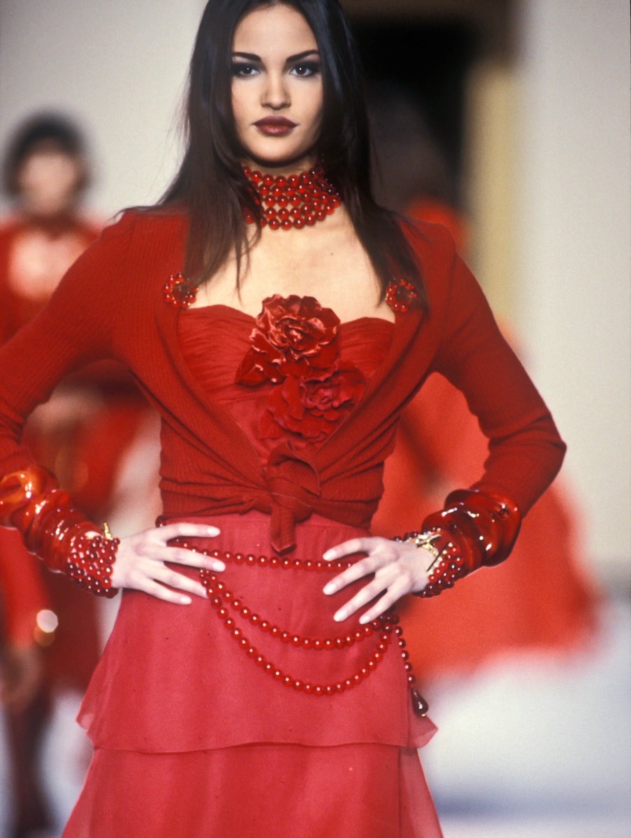 Chanel Fall ‘92 closed with 30 fiery red looks to Dancing Queen. That bold orange-red became the color of early ‘90s CHANEL — playful, powerful, unforgettable.