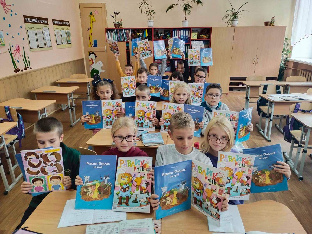 ravlyk_magazine's tweet image. Завтра, в п'ятницю, якщо дозбираємо 4900грн  розпочнеться друк і вже наступного тижня дітки отримають безкоштовно видання.
Без вашої підтримки, друзі, ніяк! 
PayPal: gartnyk@gmail.com
Укрсиббанк: 5354 3210 4757 5452
send.monobank.ua/jar/7BUn9MV6zd
💳Номер банку
4441 1111 2395 8765