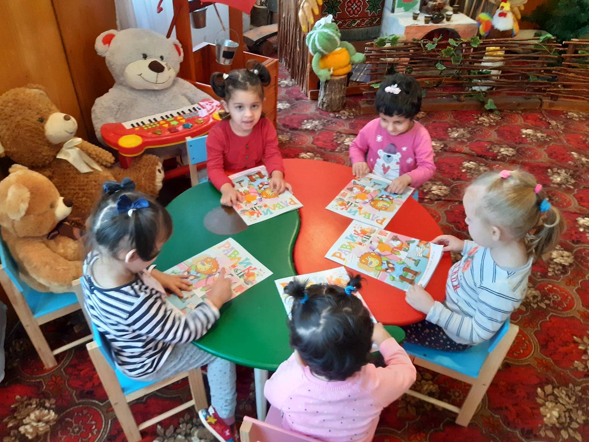 ravlyk_magazine's tweet image. Завтра, в п'ятницю, якщо дозбираємо 4900грн  розпочнеться друк і вже наступного тижня дітки отримають безкоштовно видання.
Без вашої підтримки, друзі, ніяк! 
PayPal: gartnyk@gmail.com
Укрсиббанк: 5354 3210 4757 5452
send.monobank.ua/jar/7BUn9MV6zd
💳Номер банку
4441 1111 2395 8765