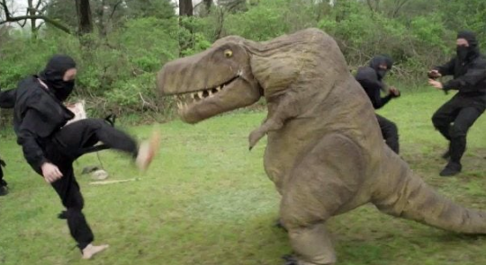 highmotivation8's tweet photo. たまに
B級であることを隠そうともしない
いわゆる一流のB級映画ってのがあるんだけど
そういう意味では最近だと「必殺恐竜神父」は本当に良かった
あまりにも面白くて3回一気見した映画は稀
かなり影響を受けているのでよかったら見てみてください
本当に時間の無駄なので https://t.co/llRjjBWBAq