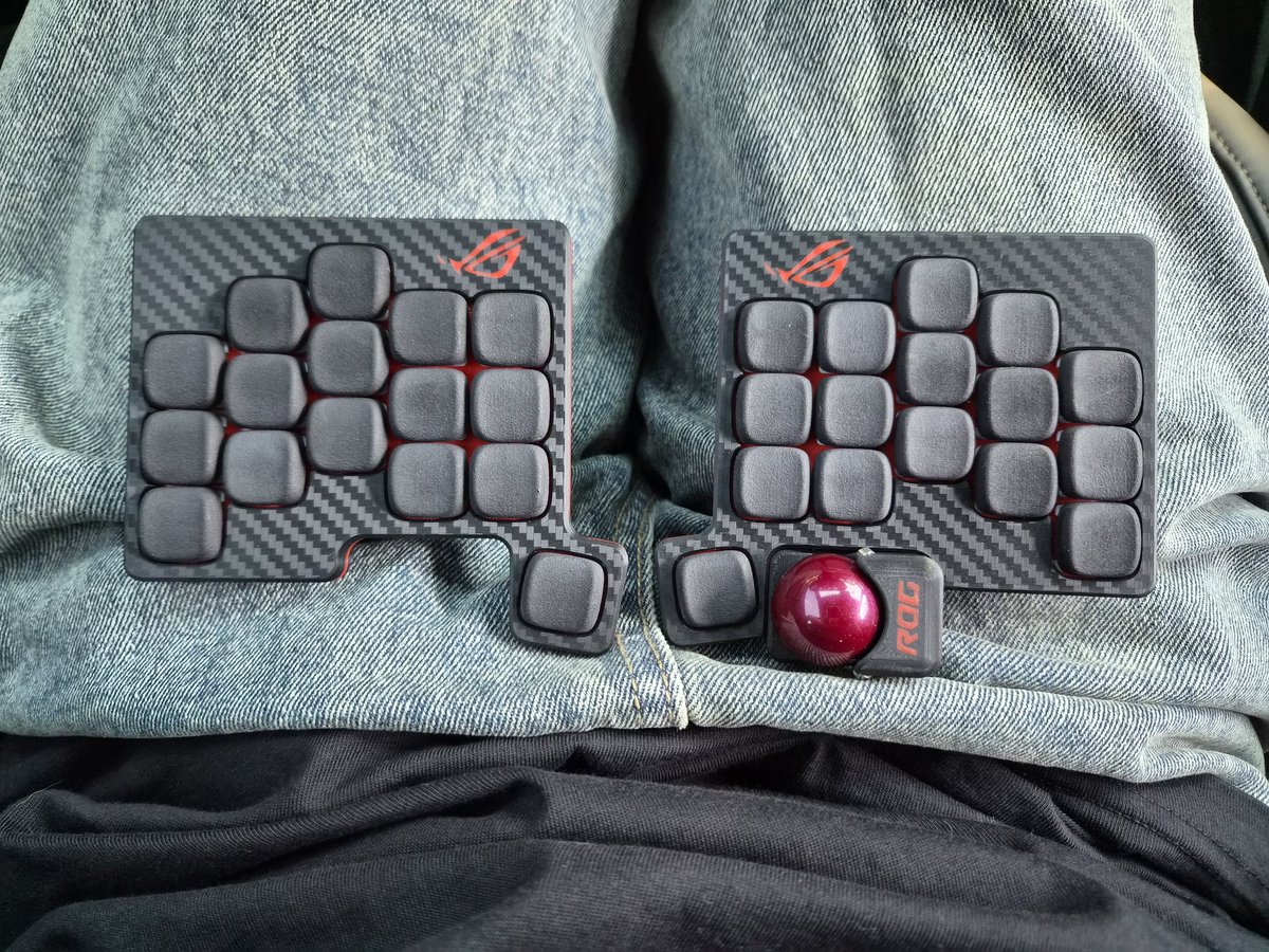 duboo_94's tweet photo. rog orbit pro
case 9.2t
kailh saker mini
klp lame https://t.co/wYEk4LxTkZ