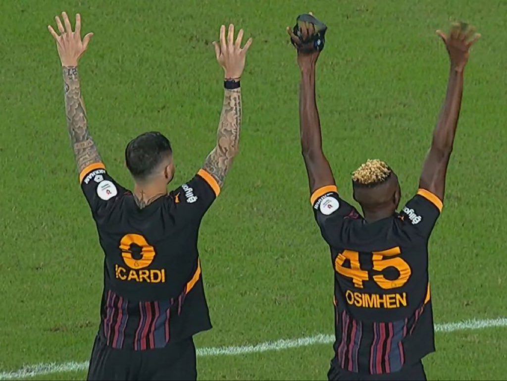 Tarih para için onurunu satanları değil, paraya rağmen sadece Galatasaray diyenleri yazacaktır.