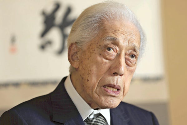 livedoornews's tweet photo. 【訃報】茶道裏千家前家元の千玄室さん死去 102歳
https://t.co/YyABEJRrQj

茶道文化の紹介とともに世界平和の実現を訴えて70カ国以上を300回以上歴訪し「空飛ぶ家元」と呼ばれた。ユネスコ親善大使、日本・国連親善大使、日本国観光親善大使を委嘱され、1997年には茶道界初の文化勲章を受けている。 https://t.co/SlhoH8Ok15