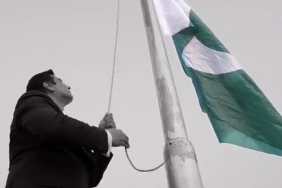 19Banii's tweet photo. ارشد شریف 🇵🇰 وطن پر قربان ہوگے 
#حقیقی_آزادی_کی_تحریک
@TeamiPians https://t.co/R3N3CLpBIC