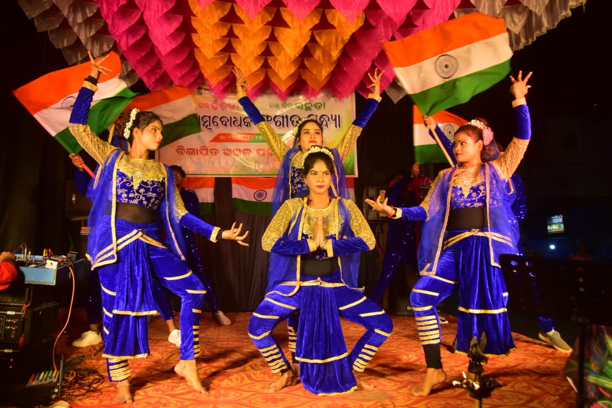 ULB_Banki's tweet photo. On the eve of "Har Ghar Tiranga – Har Ghar Swachhata" Campaign, NAC Banki organized a vibrant cultural evening with enthusiastic participation from school students, MP Representative, Hon’ble Chairperson Ma’am, Vice-Chairperson Sir, Executive Officer Sir, respected Councilors https://t.co/PkfxdcG9Nk