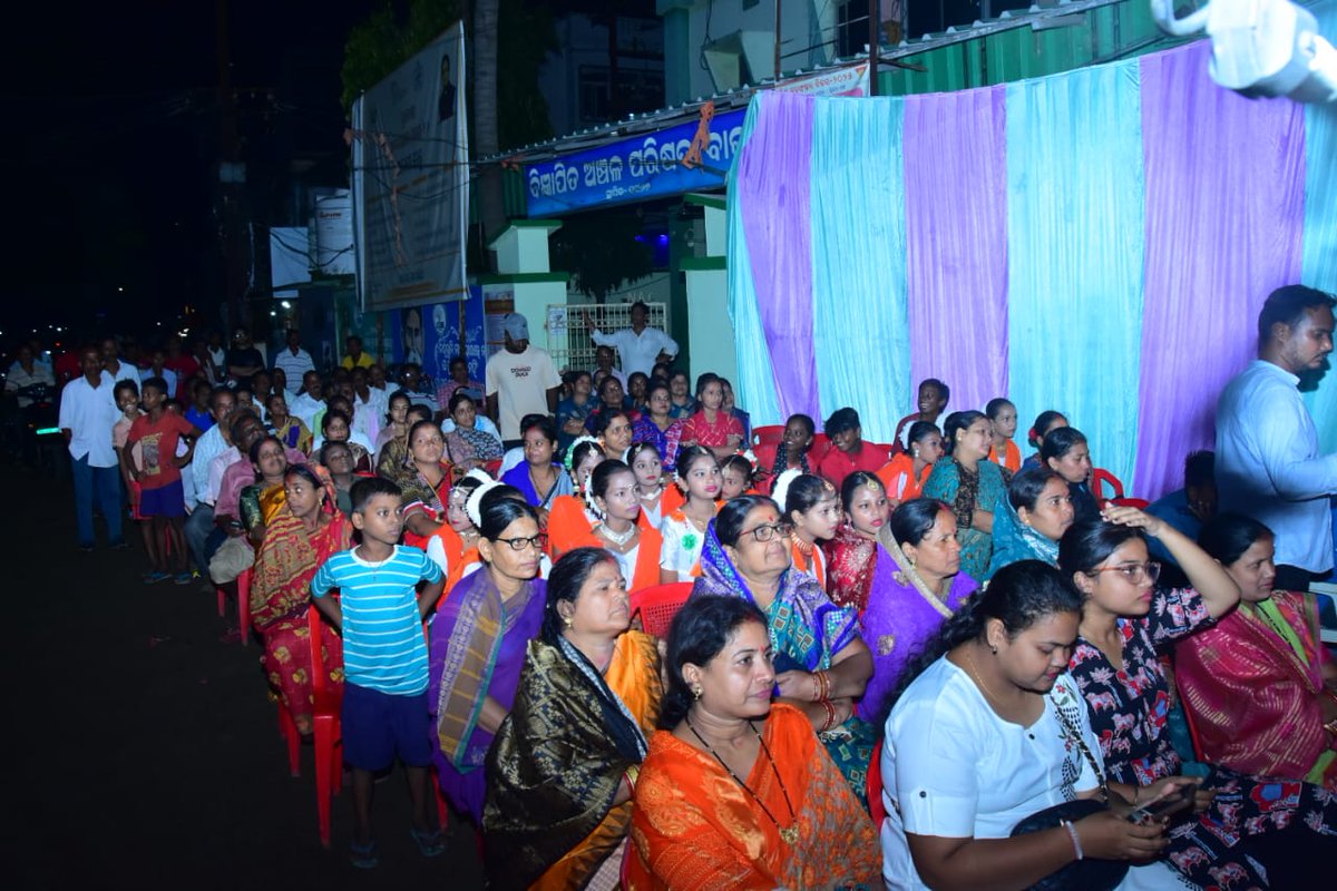 ULB_Banki's tweet photo. On the eve of "Har Ghar Tiranga – Har Ghar Swachhata" Campaign, NAC Banki organized a vibrant cultural evening with enthusiastic participation from school students, MP Representative, Hon’ble Chairperson Ma’am, Vice-Chairperson Sir, Executive Officer Sir, respected Councilors https://t.co/PkfxdcG9Nk