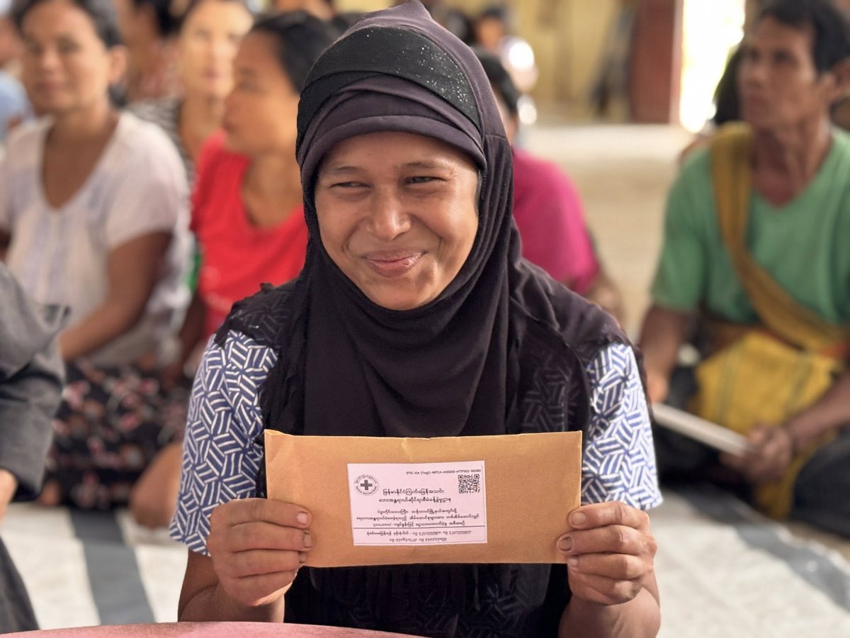 MyanmarRedCross's tweet photo. 💰 On Aug 9–12, #RedCross & @IFRC gave Ks. 223.6M to 559 households hit by 2024 #TyphoonYagi in Htan Tabin, #Bago.
🏠 Each got Ks. 400,000, with door-to-door aid for elderly residents.
One said, “I’m so happy & grateful… I’ve never received this much before.” https://t.co/xcGKO5GPVk