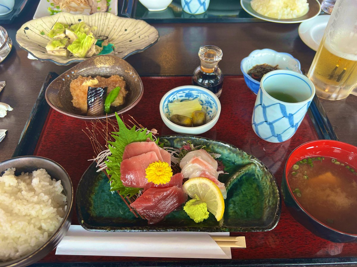 悪徳AVダクションの社長と元有名プロ野球選手がゴルフしてる、でも片方は片方の職業を知らないはやく言いたい写真撮ったら揺すれそう